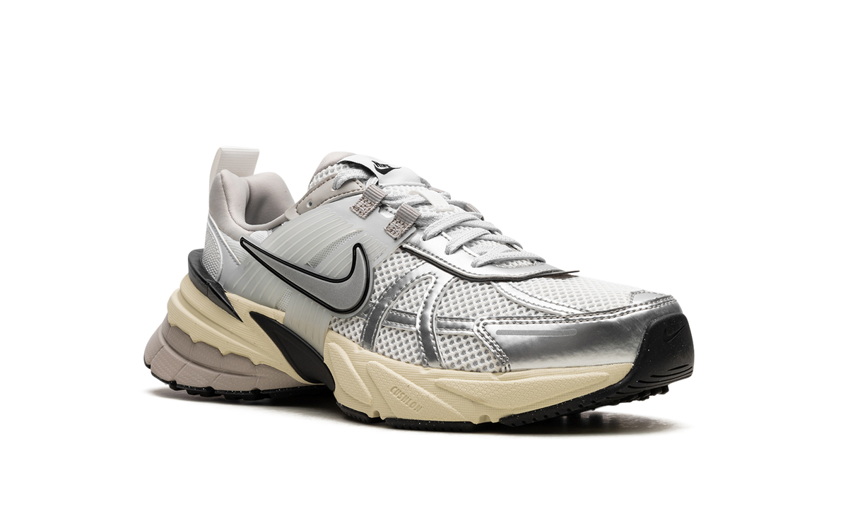 V2K RUN WMNS "Metallic Silver" FD0736 100