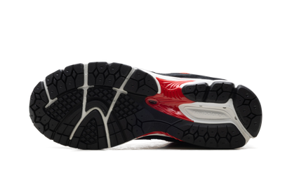 2002R "Black/True Red" U2002RZA