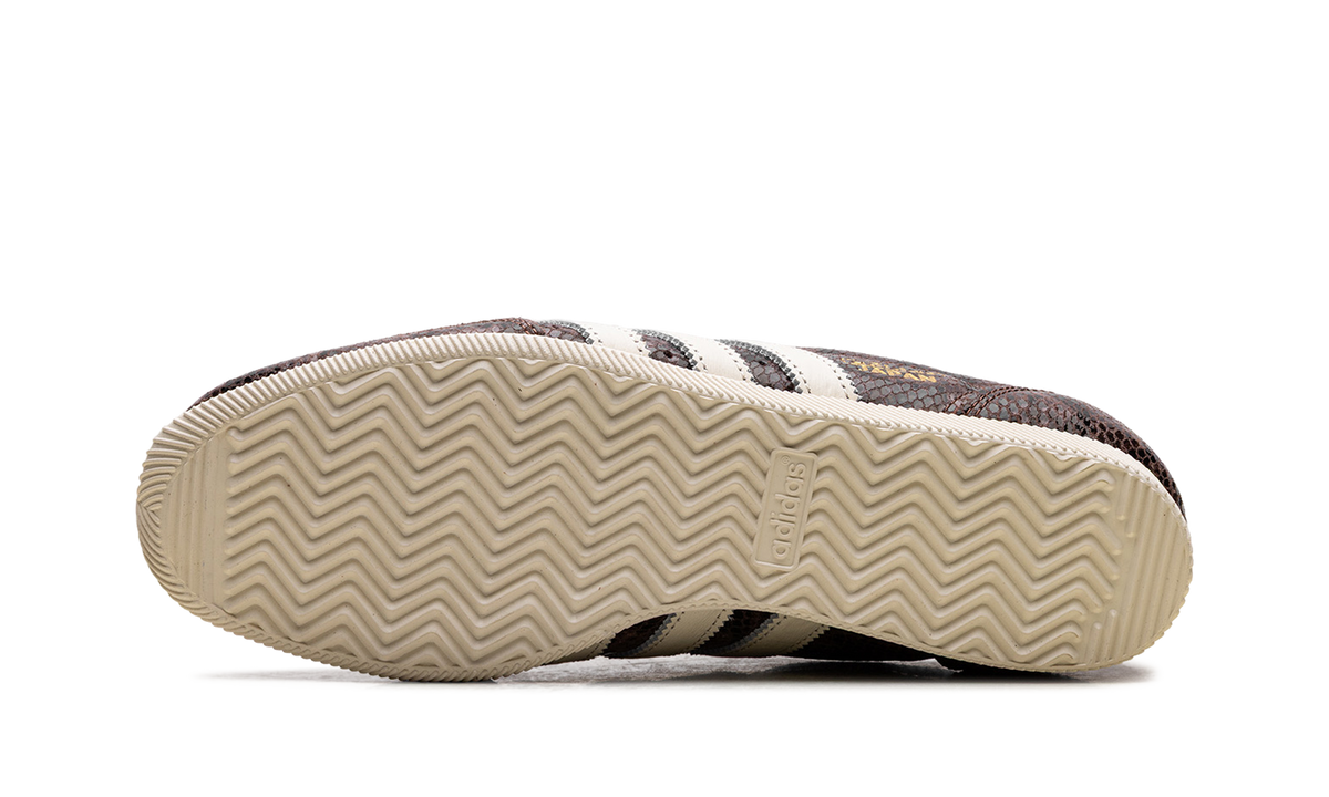 Japan WMNS "Preloved Brown Cream White" JS4022