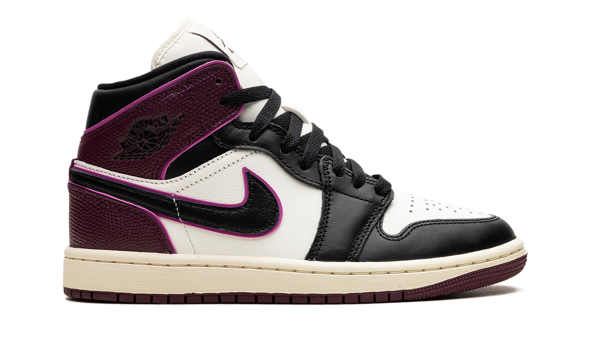 Air Jordan 1 "Bordeaux" FQ7818 101