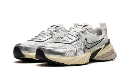 V2K RUN WMNS "Metallic Silver" FD0736 100