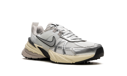V2K RUN WMNS "Metallic Silver" FD0736 100