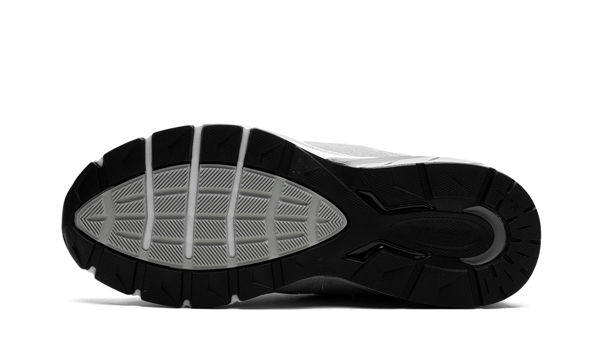 990 V5 "Grey" M990GL52E