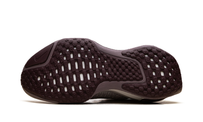 ZoomX Invincible Run 3 "Phantom Burgundy Crush" DR2615 010