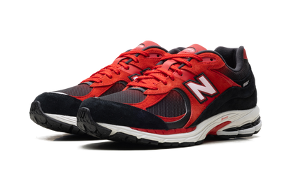 2002R "Black/True Red" U2002RZA