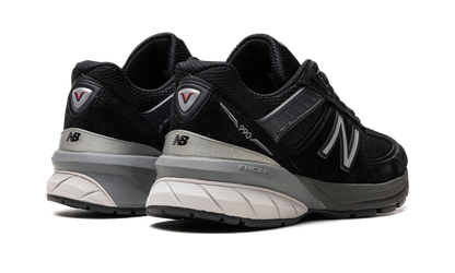 990v5 WMNS "Black / Silver"