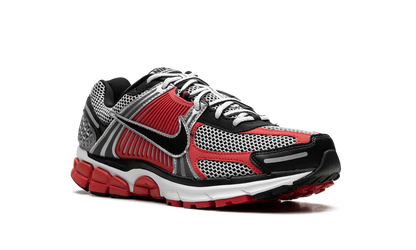 Zoom Vomero 5 "Metallic Silver University Red" HV0926 095