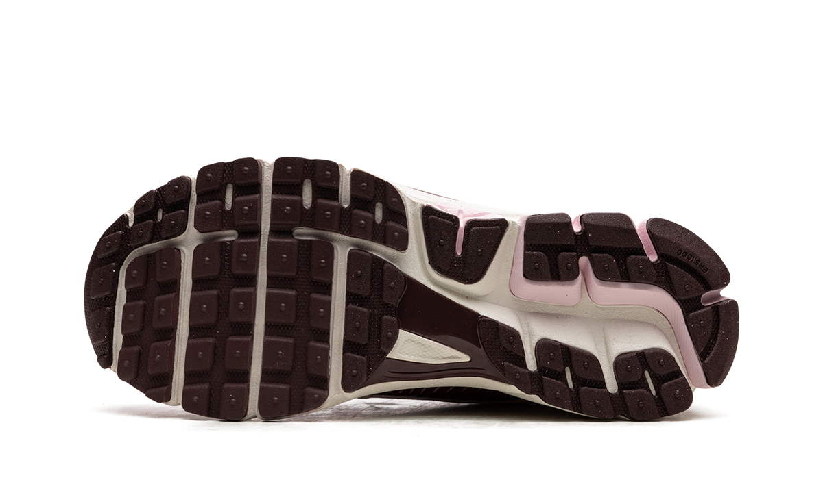 ZOOM VOMERO 5 WMNS "Pink Foam" FN7196 663