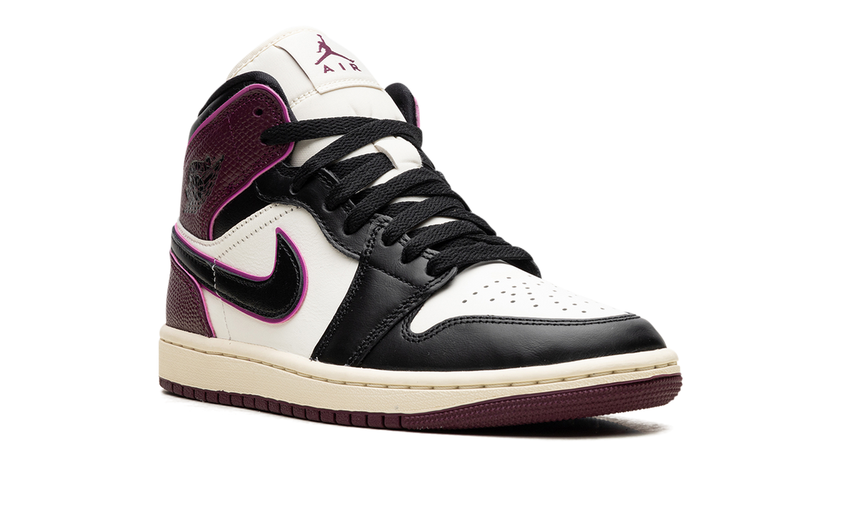Air Jordan 1 "Bordeaux" FQ7818 101
