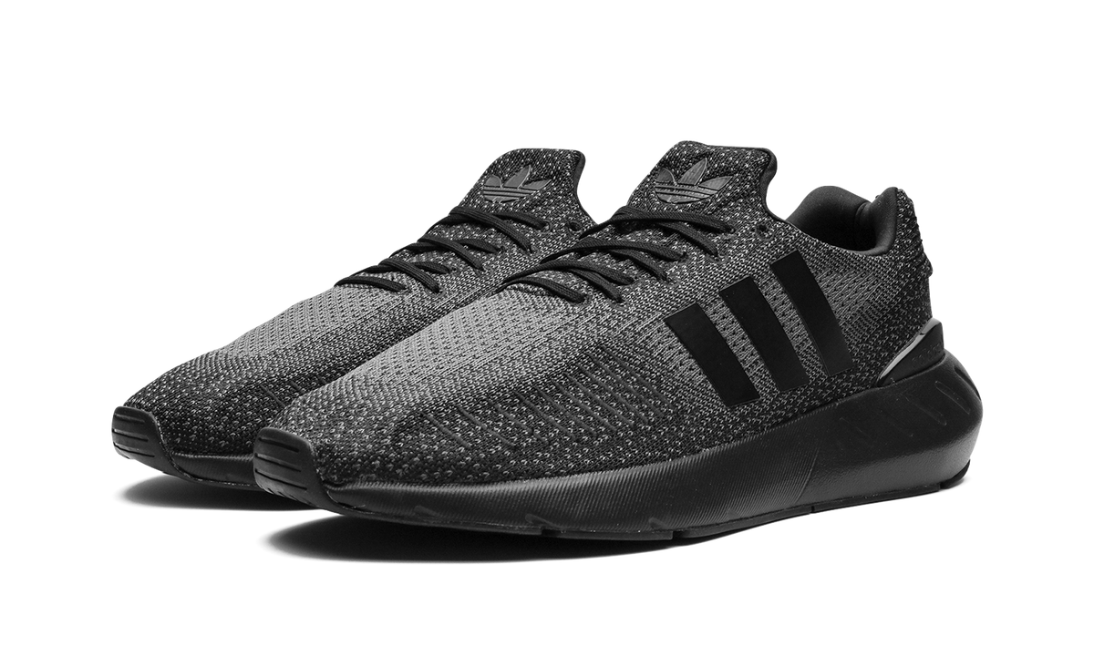 Swift Run 22 "Blackout" GZ3500