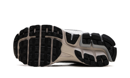 Zoom Vomero 5 WMNS "Pure Platinum" FN6742 002