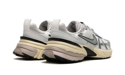 V2K RUN WMNS "Metallic Silver" FD0736 100