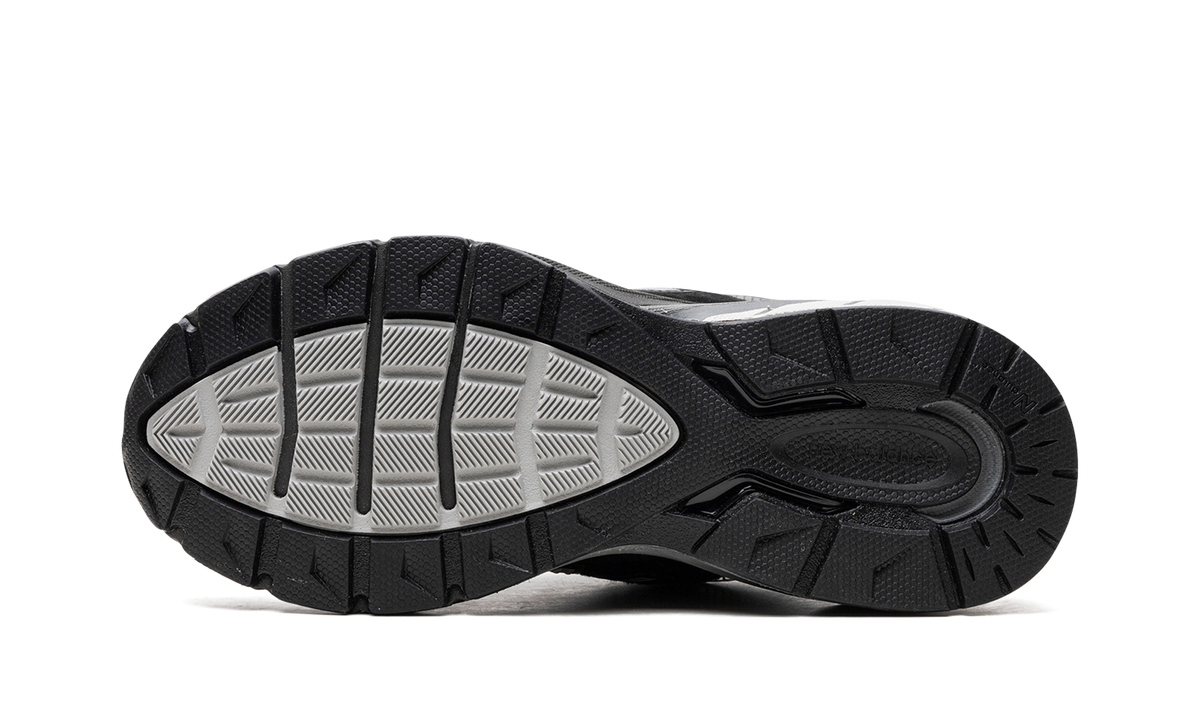 990v5 WMNS "Black / Silver"