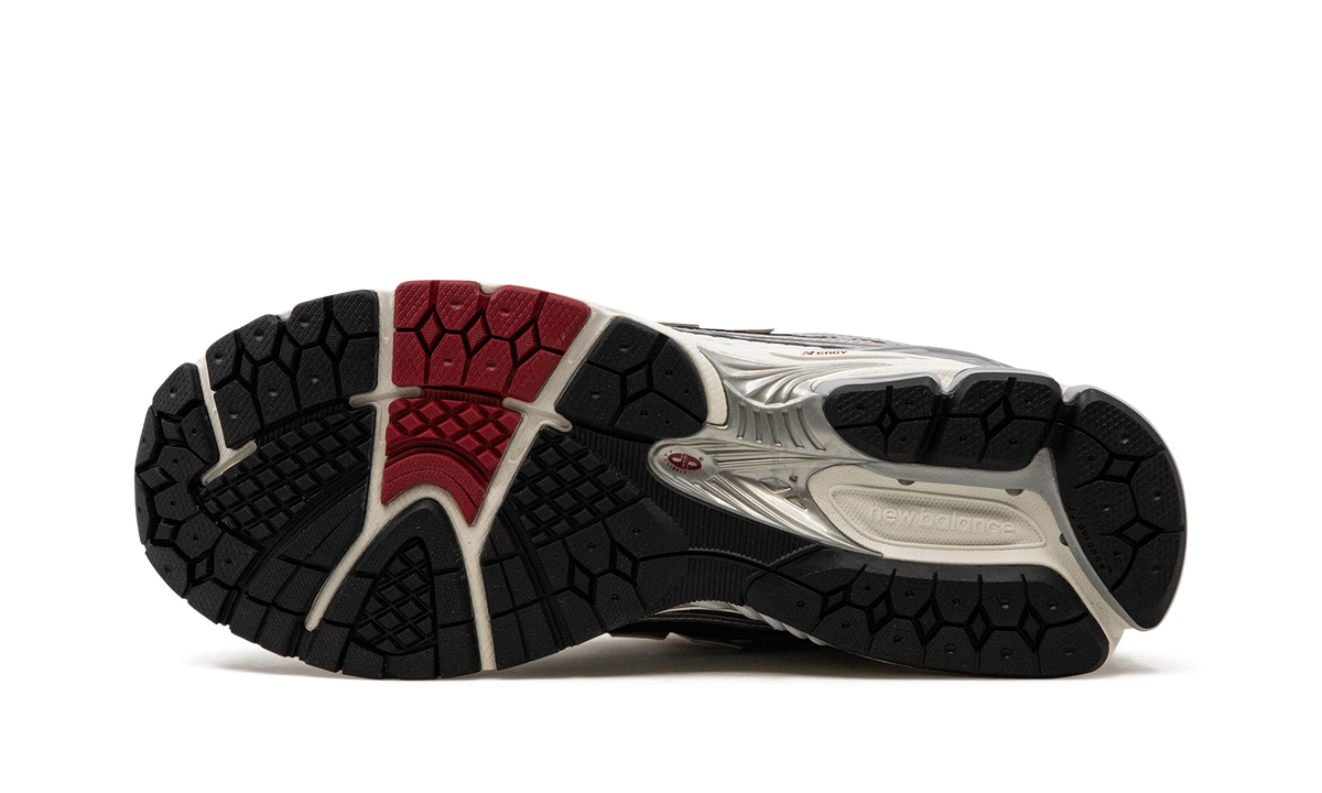 1906R "Silver / Crimson" M1906REA