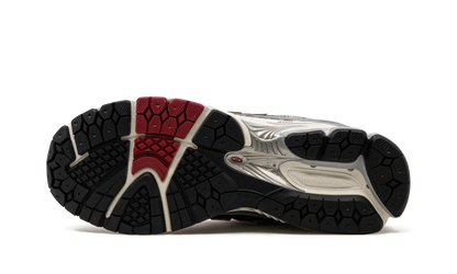 1906R "Silver / Crimson" M1906REA