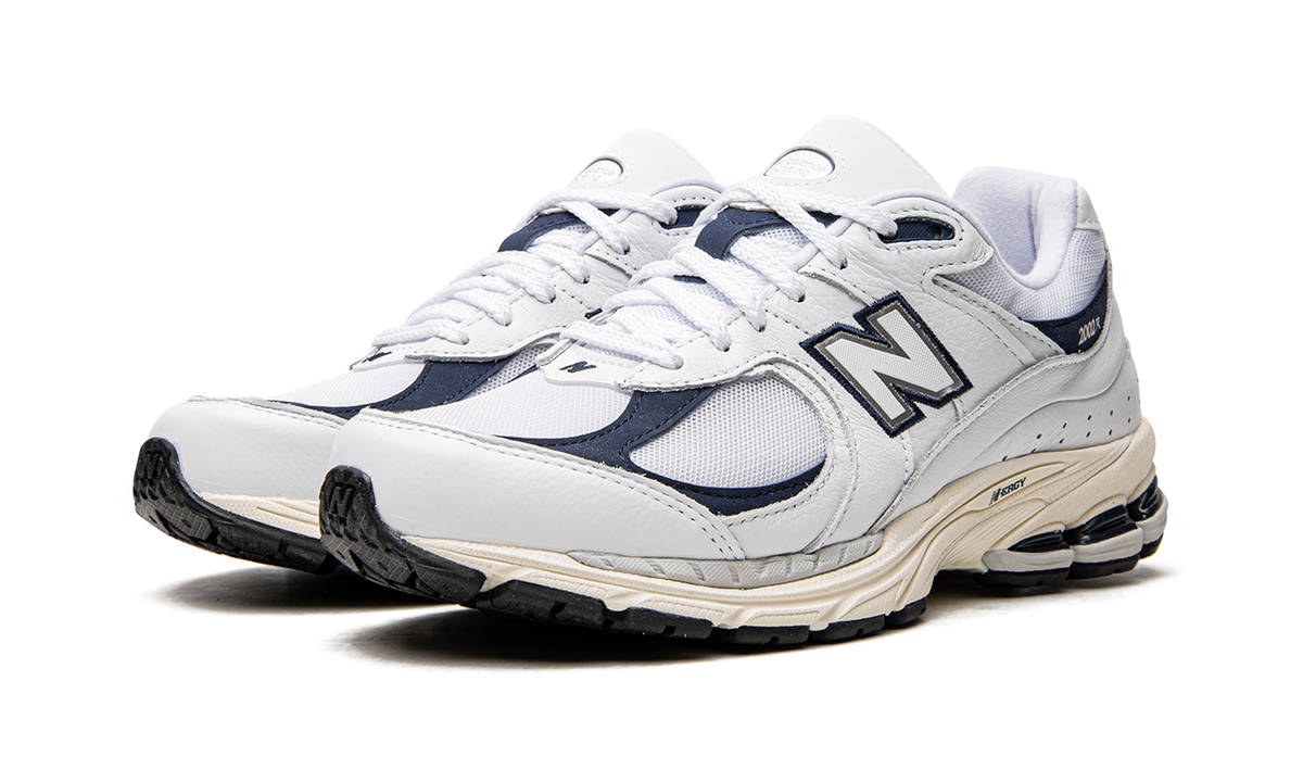 2002R "White / Natural Indigo" M2002RHQ