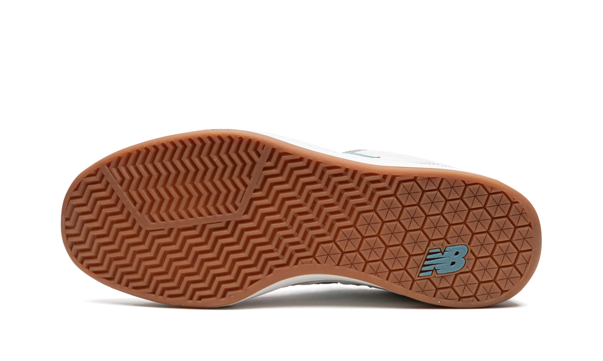 440 "Light Grey/Aqua Sea" NM440GNG